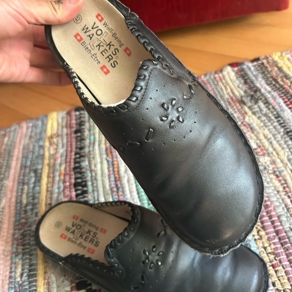 Stylish Black Leather Slip-On Loafers 40 / fits like a Womens size 7.5-8 - Picture 8 of 16